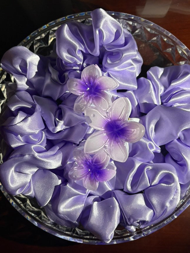 White and Purple Flower Claw Clip